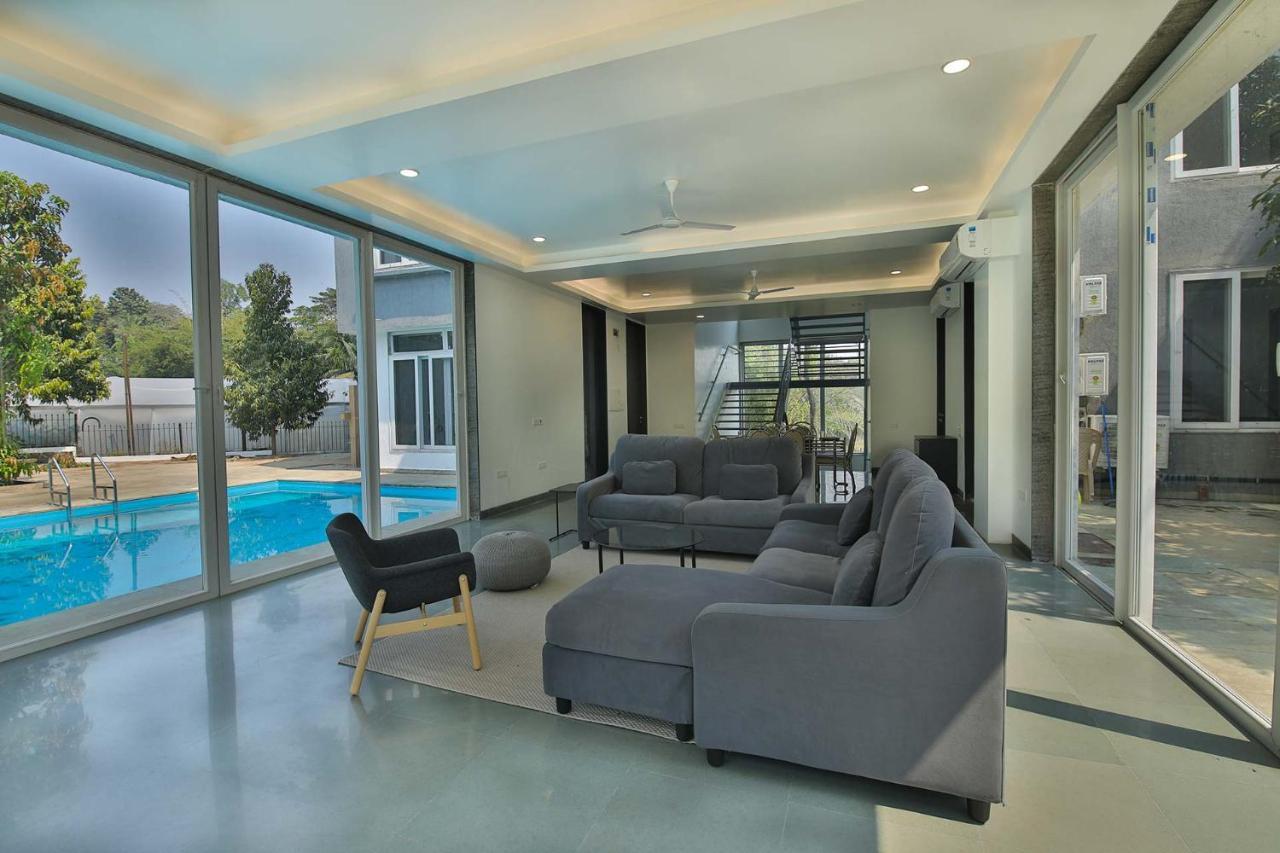 Twilight Grove By Stayvista - Pool- View Villa With Manicured Lawn, Contemporary Interiors & Home Theatre Karjat Zewnętrze zdjęcie