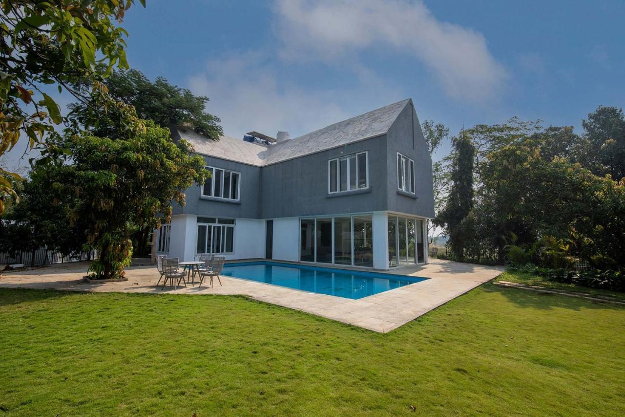 Twilight Grove By Stayvista - Pool- View Villa With Manicured Lawn, Contemporary Interiors & Home Theatre Karjat Zewnętrze zdjęcie