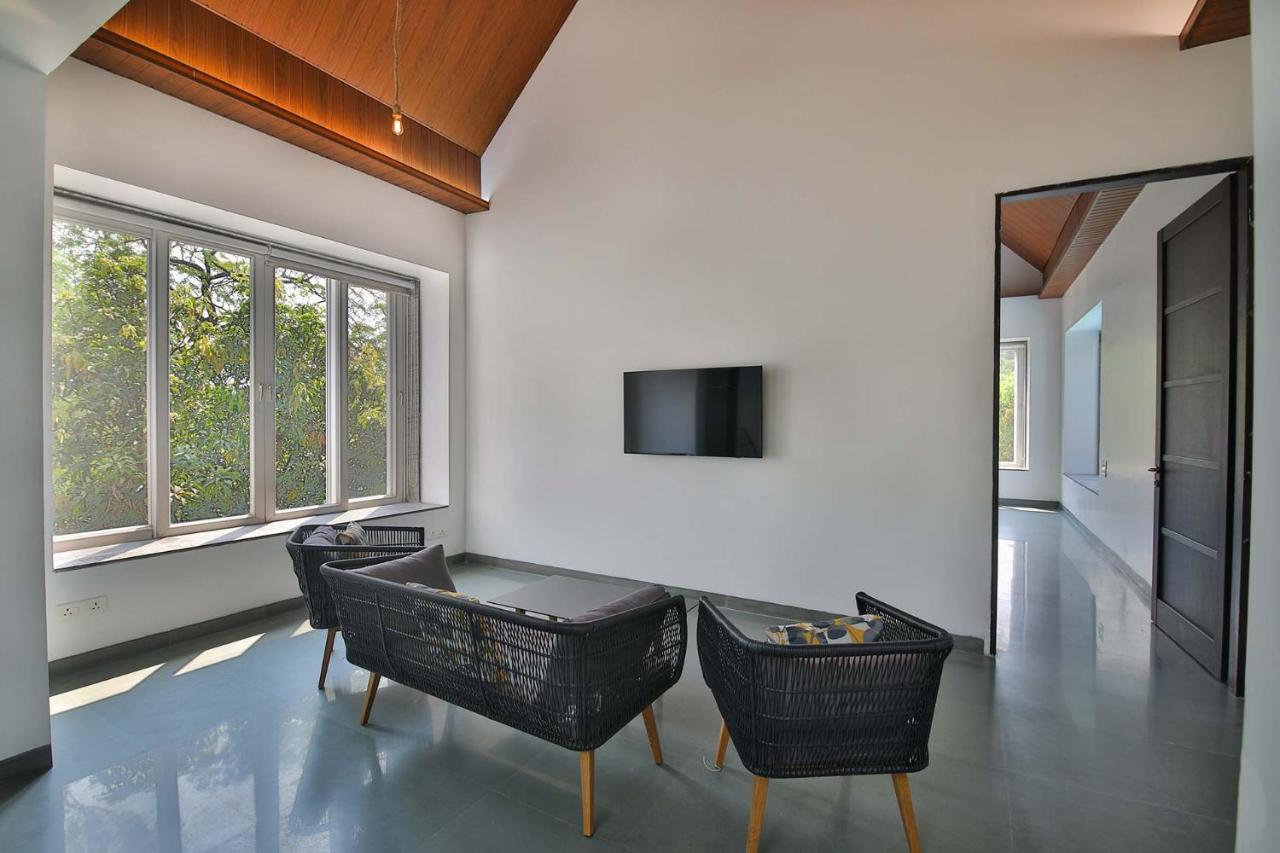 Twilight Grove By Stayvista - Pool- View Villa With Manicured Lawn, Contemporary Interiors & Home Theatre Karjat Zewnętrze zdjęcie