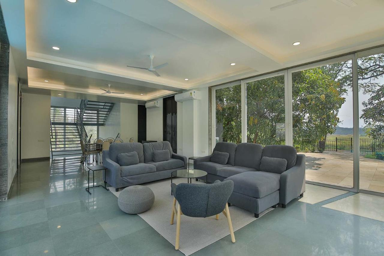Twilight Grove By Stayvista - Pool- View Villa With Manicured Lawn, Contemporary Interiors & Home Theatre Karjat Zewnętrze zdjęcie
