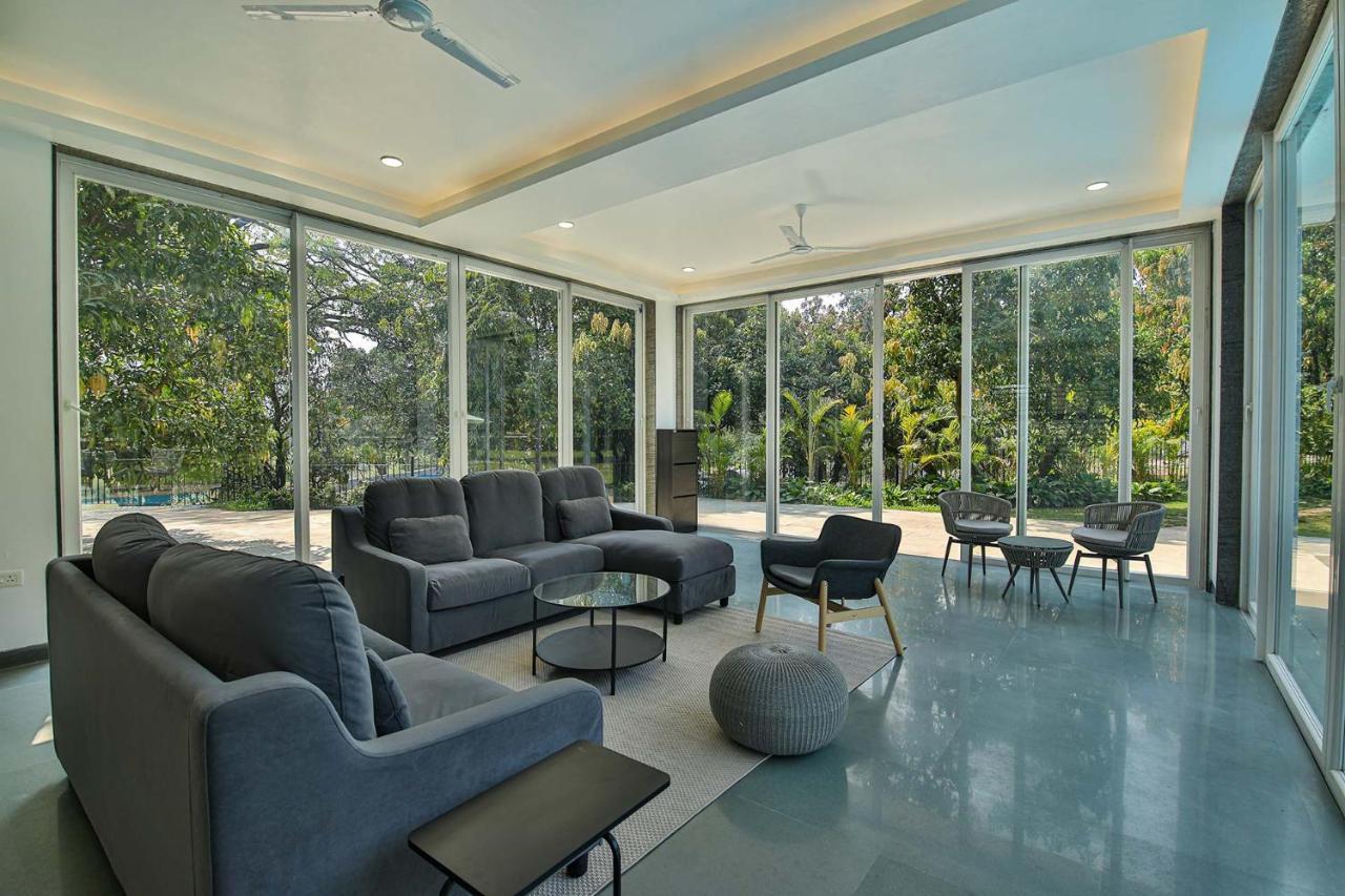 Twilight Grove By Stayvista - Pool- View Villa With Manicured Lawn, Contemporary Interiors & Home Theatre Karjat Zewnętrze zdjęcie