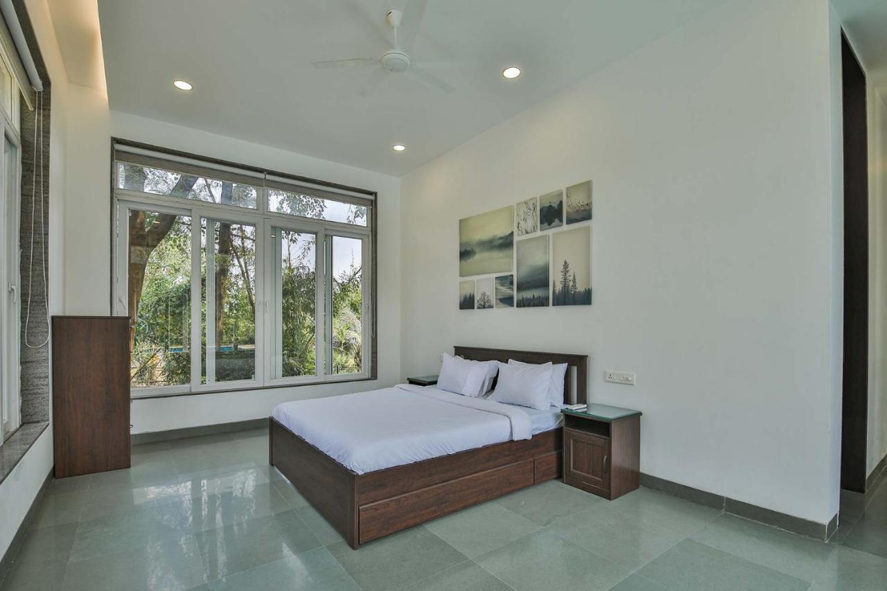 Twilight Grove By Stayvista - Pool- View Villa With Manicured Lawn, Contemporary Interiors & Home Theatre Karjat Zewnętrze zdjęcie