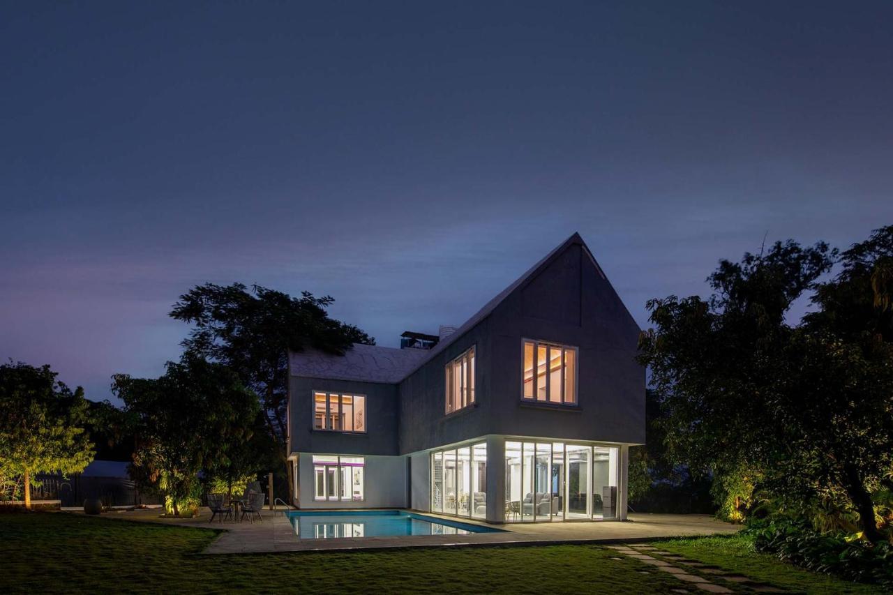 Twilight Grove By Stayvista - Pool- View Villa With Manicured Lawn, Contemporary Interiors & Home Theatre Karjat Zewnętrze zdjęcie