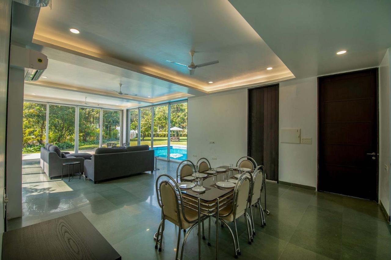 Twilight Grove By Stayvista - Pool- View Villa With Manicured Lawn, Contemporary Interiors & Home Theatre Karjat Zewnętrze zdjęcie