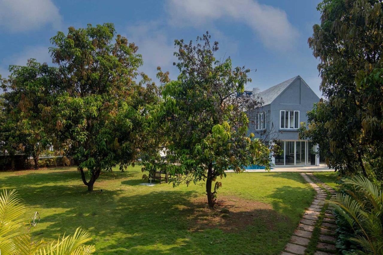 Twilight Grove By Stayvista - Pool- View Villa With Manicured Lawn, Contemporary Interiors & Home Theatre Karjat Zewnętrze zdjęcie